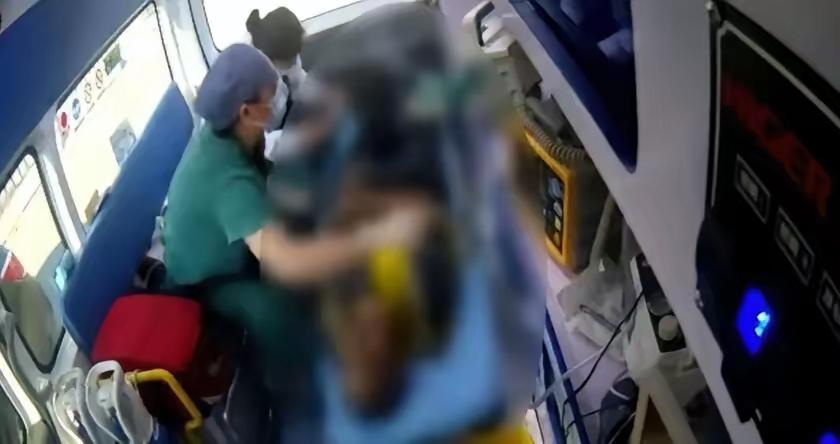 江苏这波高温真不是闹着玩的！无锡一位70多岁老太太，大中午门窗关得严严实实，空调