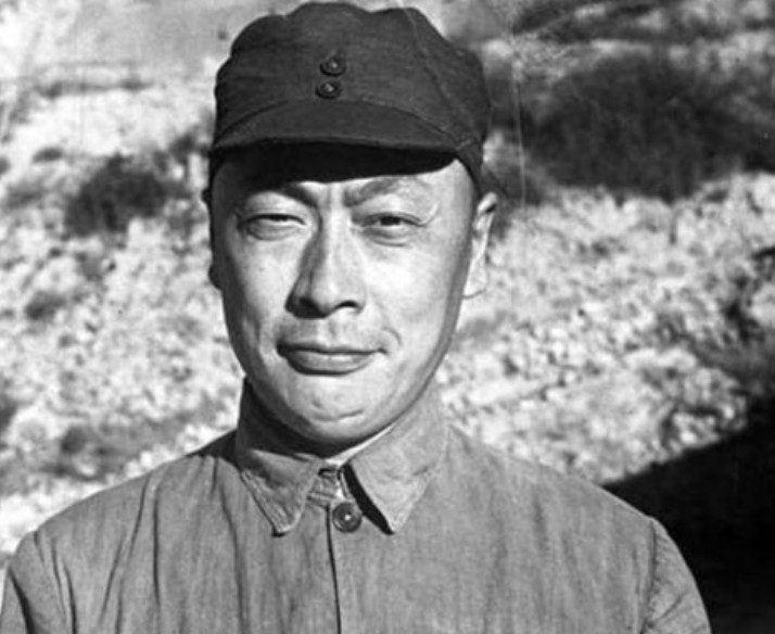 刘少奇担任新四军政委，陈毅说：我是新四军军长，你要服从命令1941年皖南事