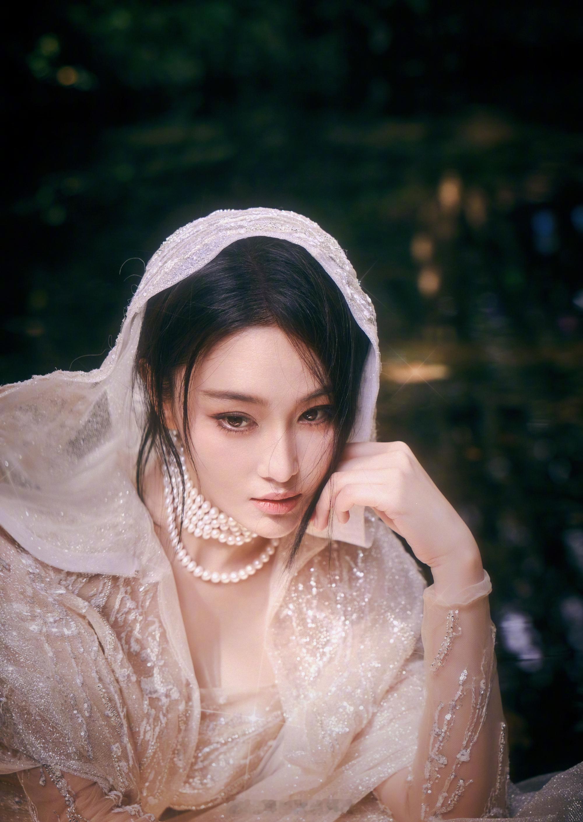 张馨予贵气迷人的魔法仙女