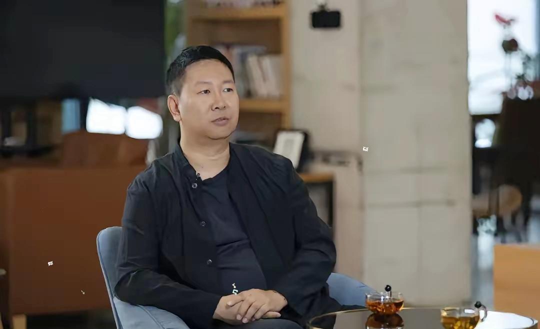看到秦晓宇因为《监狱来的妈妈》惹出一地鸡毛，我倒是一点都不意外。​这人的底色，