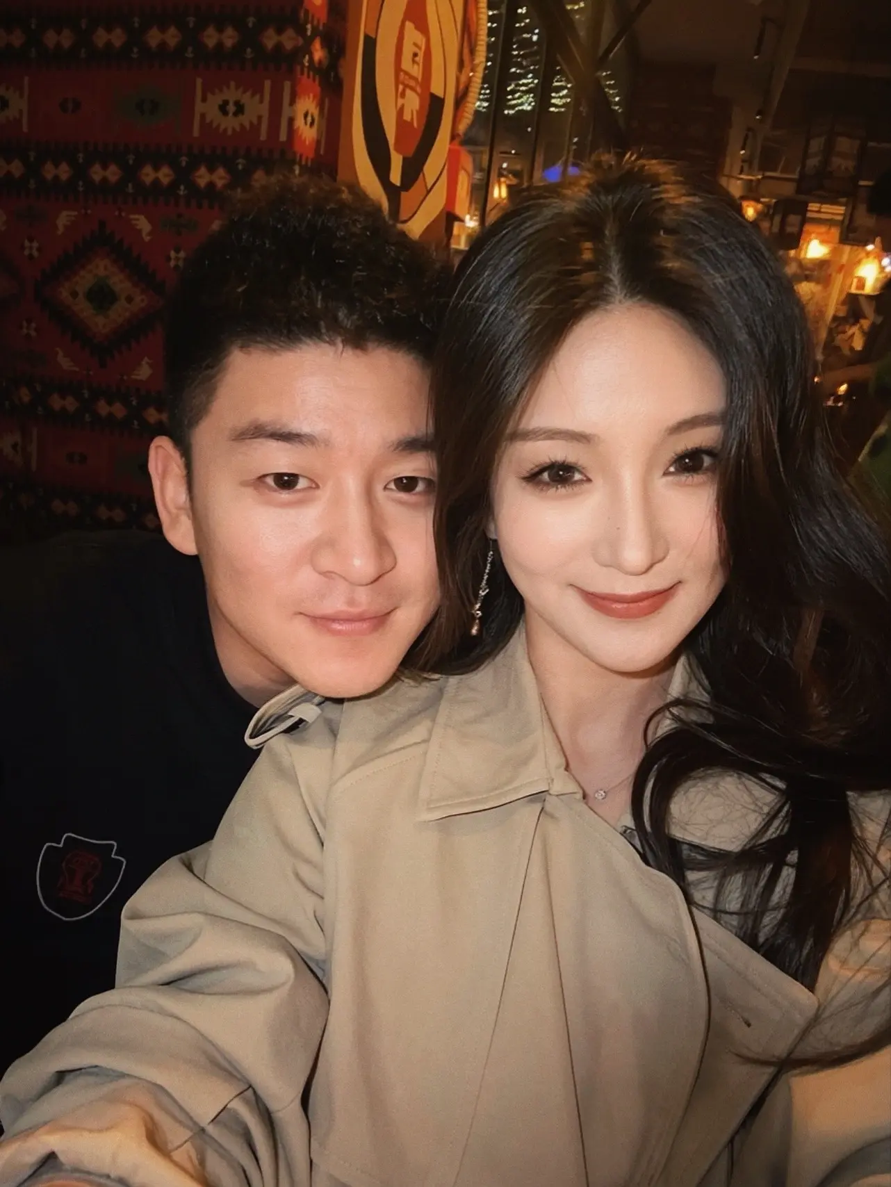 两年半未见的朋友第一个礼仪必须先从灌酒开始 内蒙人喝酒这一块儿，主打一...