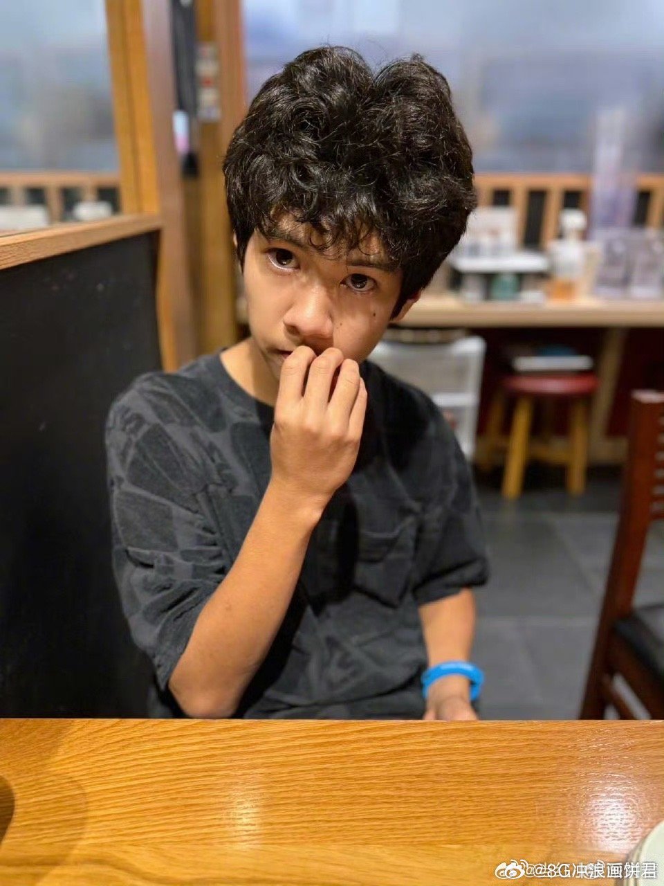 刘芸晒照帮儿子挽回颜值形象母子同框照好暖心！刘芸力证儿子颜值，小时候的Jagg