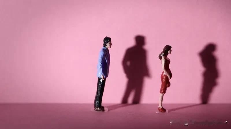 婚外情这事儿，大概率会毁了后半生。从家庭层面看，一旦东窗事发，婚姻基本就走到头