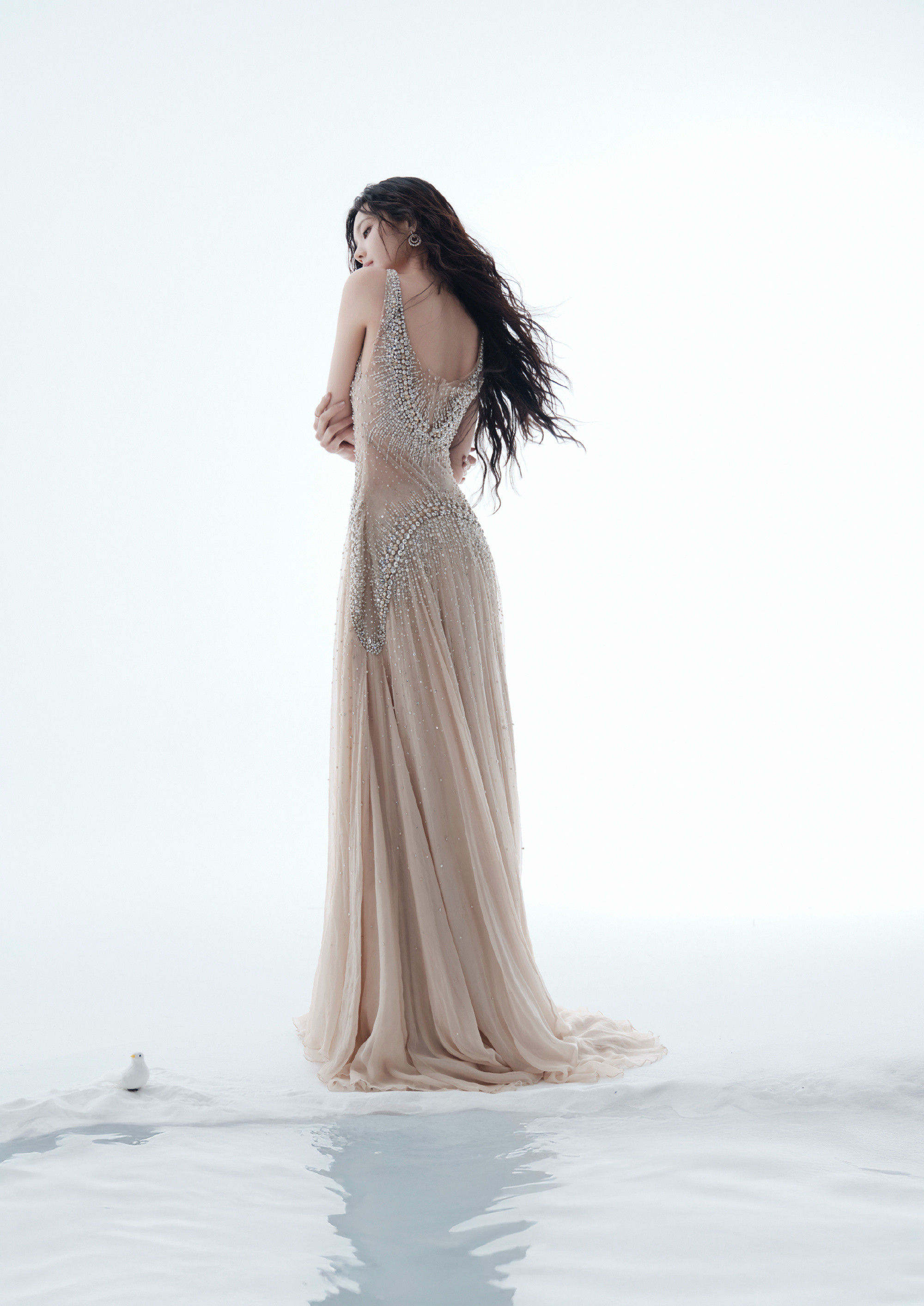 传下去李一桐上岸了我滴玛雅老天奶美人鱼真的上岸了。。。美我一大跳李一桐这个造