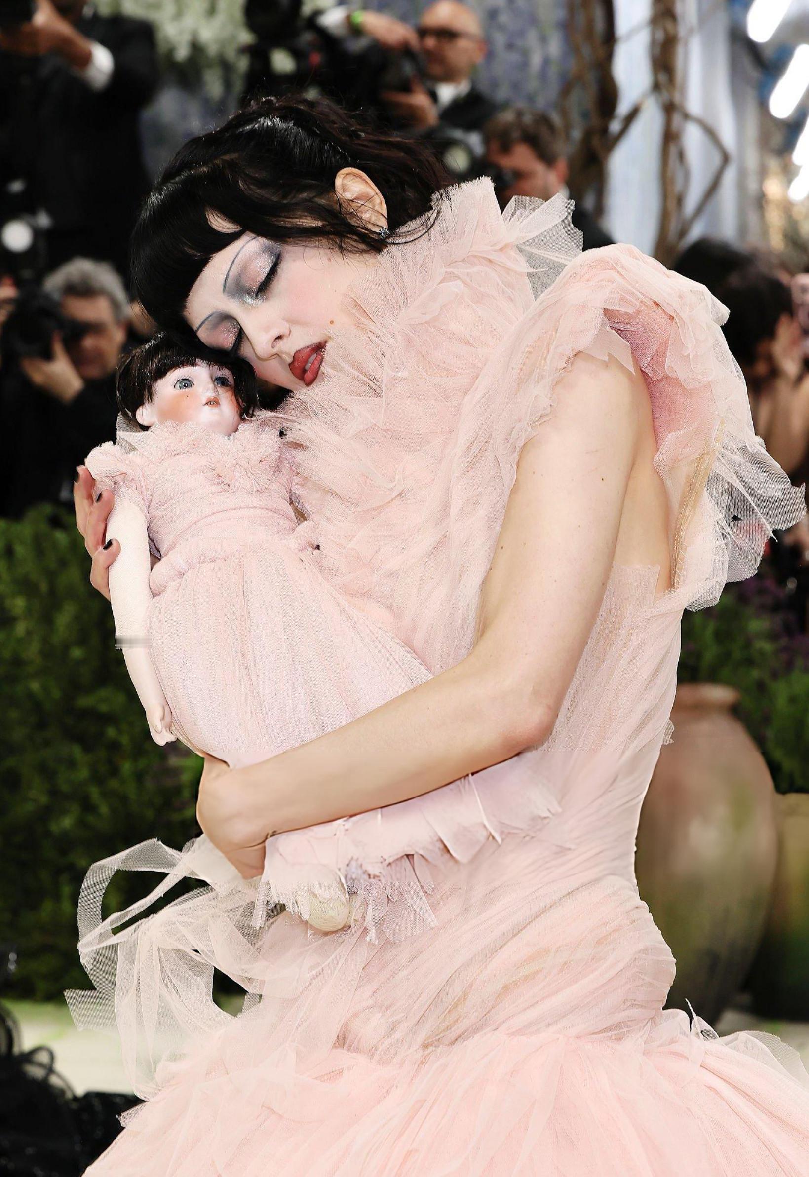【MetGala2026】MaríaZardoya出席MetGala