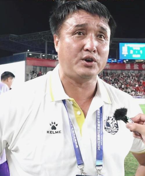 苏超联赛此番操作着实令人费解！泰州队在比赛中一路逆袭，自小组赛第三之位奋起直追