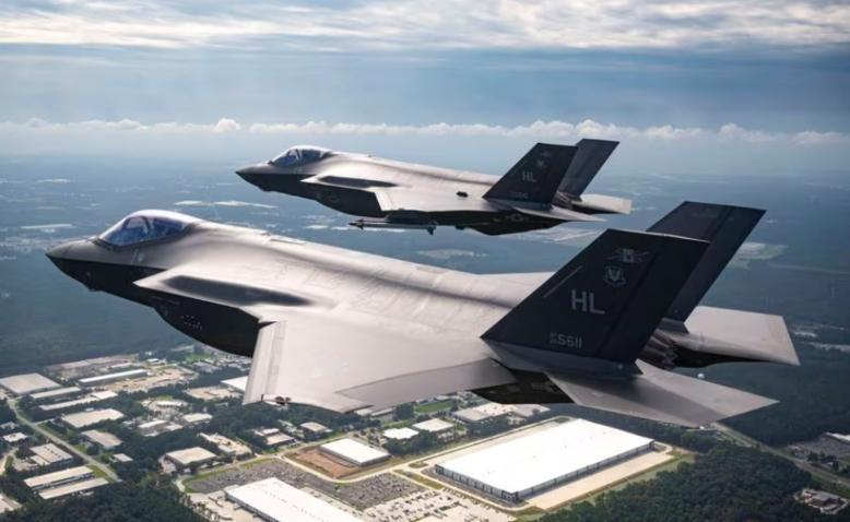 洛克希德·马丁股价突然跳水，靠的不是战场上的导弹，而是特朗普的一顿“炮轰”。美