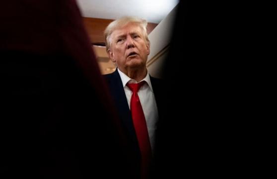 曾一票难求的美国保守派顶级盛会CPAC，今年竟沦落到门可罗雀的地步！场馆里红