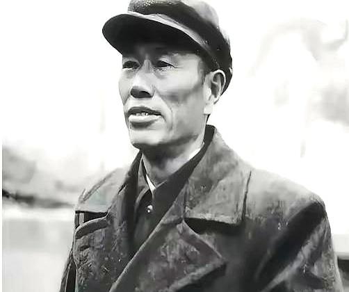 对越反击时，军委让邓华指挥，邓华拒绝道：我不合适，有两个原因。对越自卫反击战动员