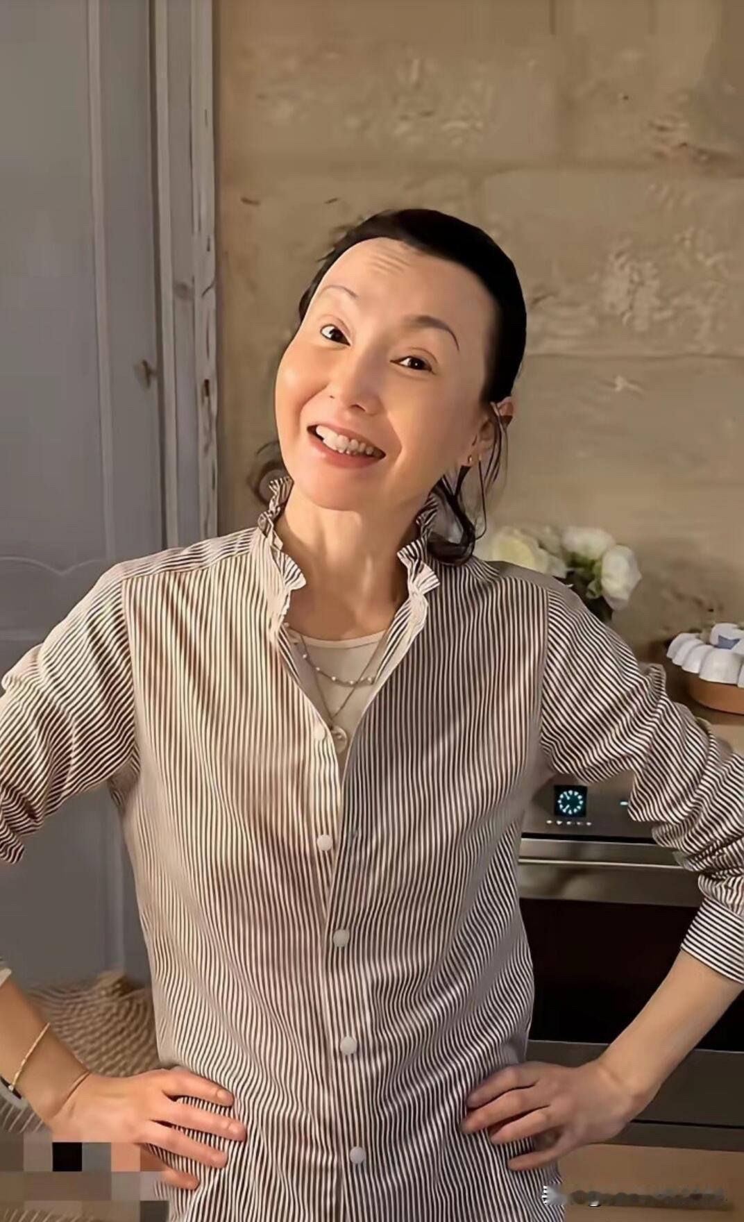 年轻时候也没觉得多好看，不知道是什么样的人说漂亮，女人还是要胖一点才显气质，老了
