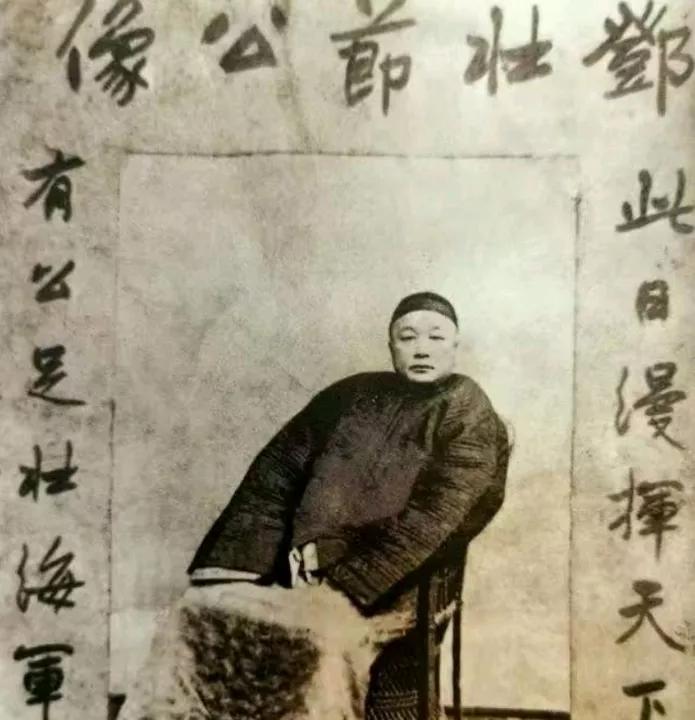 邓世昌在甲海战中牺牲之后，慈禧太后含泪写下“此日漫挥天下泪，有公足壮海军威”的挽