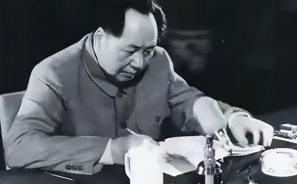 1961年，毛泽东来到杭州，在下榻的刘庄一号楼里转了一圈，突然脸色铁青，目光吓人