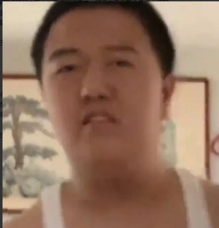 “奶奶，快出来”，弟弟的眼睛瞪的溜圆，不敢转身也不敢眨眼，就盯着门外留学多年突然