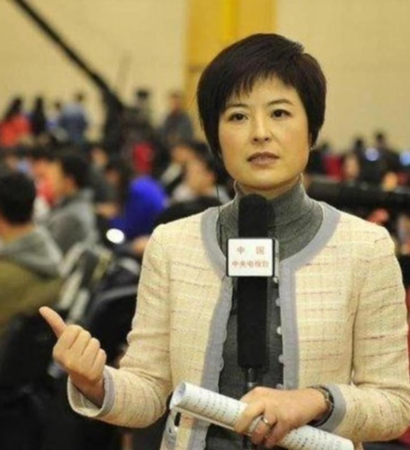 42岁的央视主持人张泉灵辞去工作后，趁着60岁的丈夫不注意，带着存款147万，前