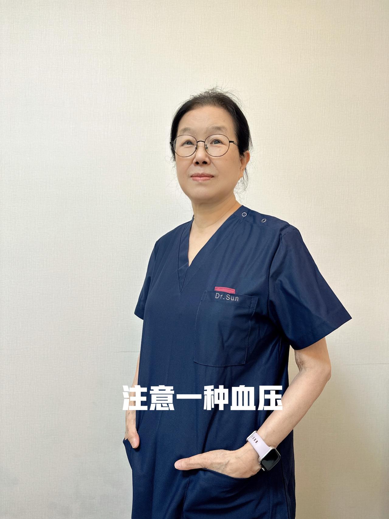 有一种血压要注意一个年轻人工作很忙，压力也很大，在计算机前做了一天，累了一天