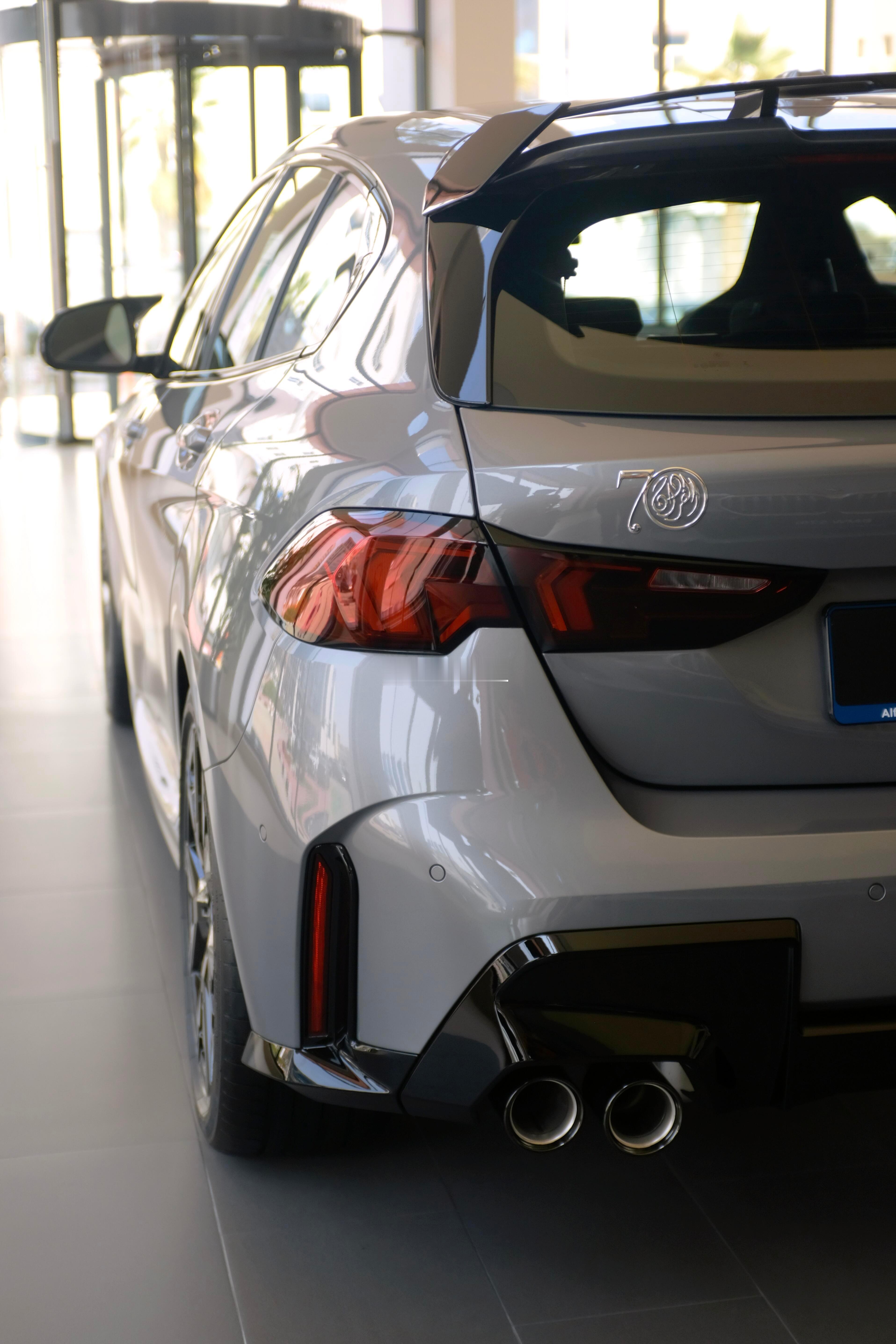 国内见不到的宝马m135小钢炮p8这个角度看还是很不错的宝马