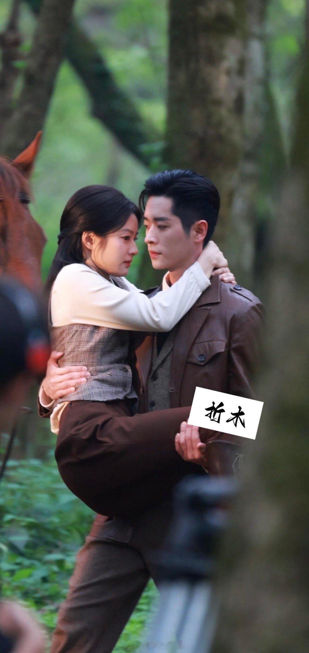 玉簟秋你真的有点刺激丞磊徐若晗公主抱路透丞磊徐若晗抓手树咚路透​​​