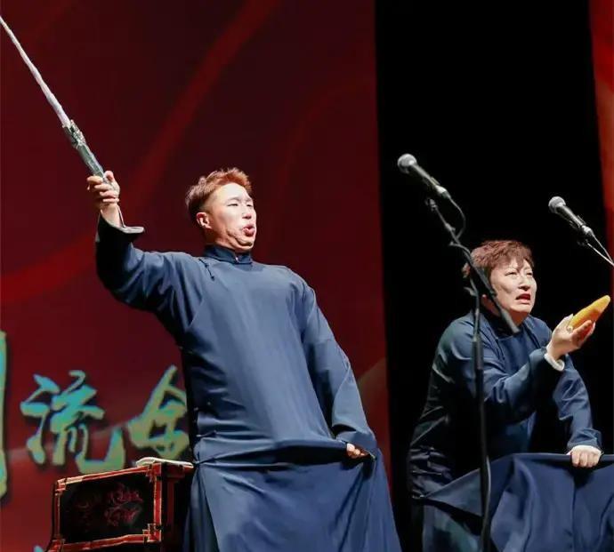 烧饼这次，真让人服气了凌晨五点，郭德纲还在国外巡演补觉，跟着跑场子的烧饼，反手