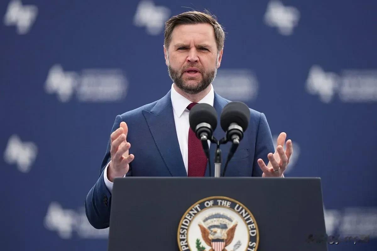 美国副总统万斯在社交媒体上发飙，说英国一个18岁少年被杀，是因为“移民的大规模涌