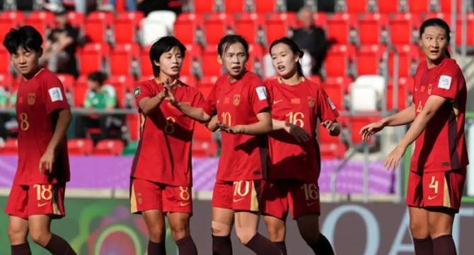 门将救了全队，前锋却在梦游。 三场小组赛，中国U20女足进6球丢3球。门将刘