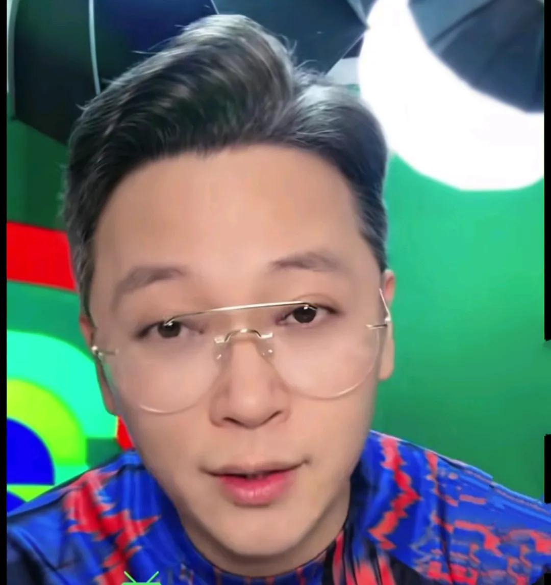 媒体人周亮表示，上海海港球迷没资格批评上海申花亚冠比赛战平柬埔寨球队。在亚冠二