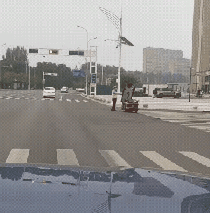 这辆车交警看了也得研究半天，高手在民间，这让交警也束手无策