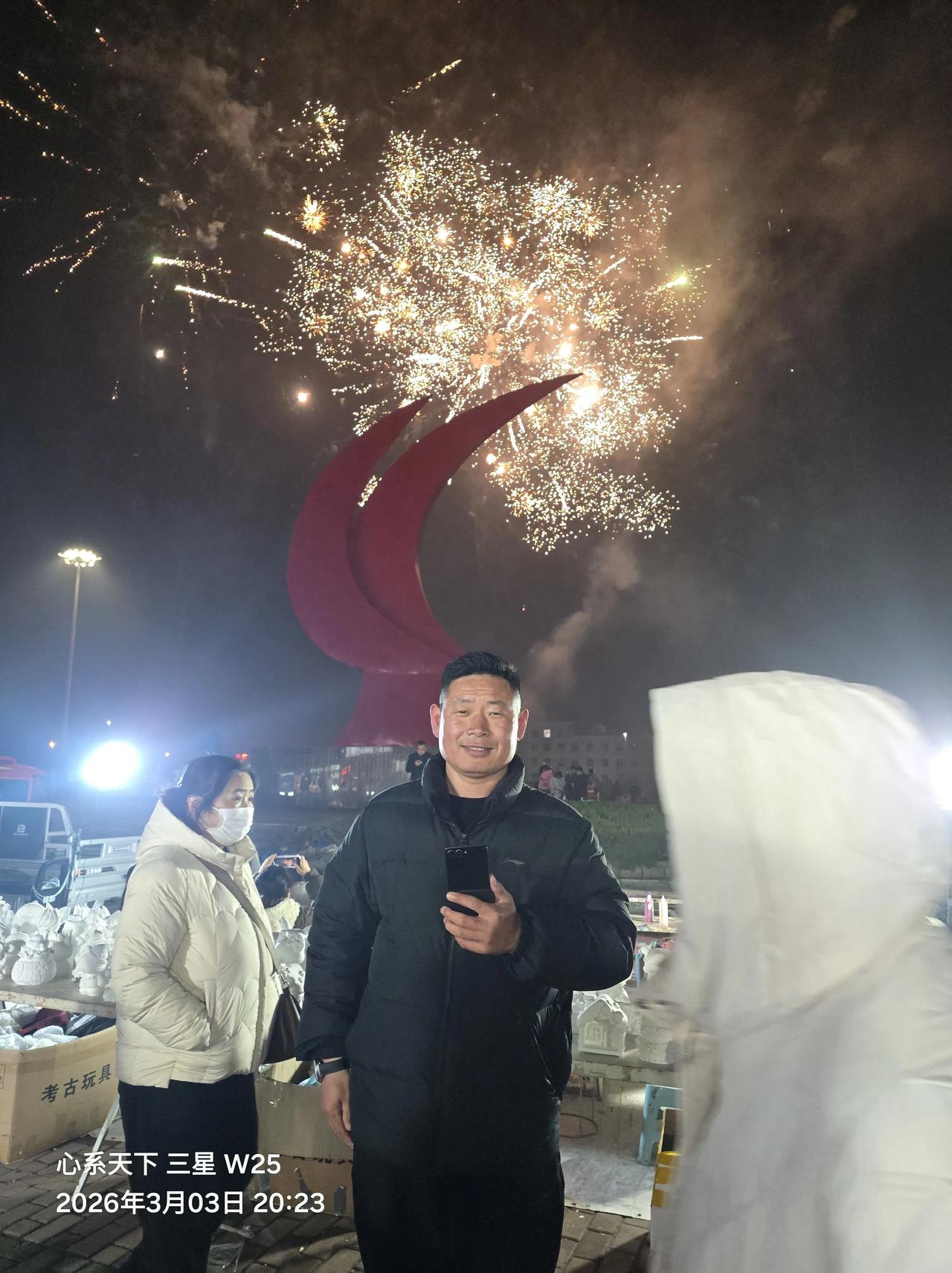 🏮🏮欢度佳节笑颜开，开心顺心人人欢心，日圆月圆人团圆，祝平平安安，健健