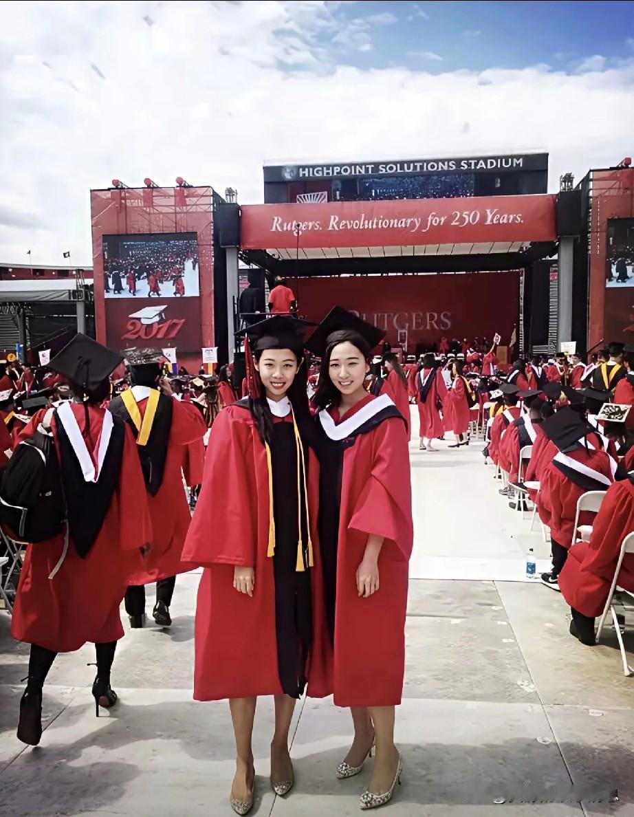 许久不见的朋友组了个饭局，邀请大家一起吃饭。但是，饭局上朋友提到她女儿