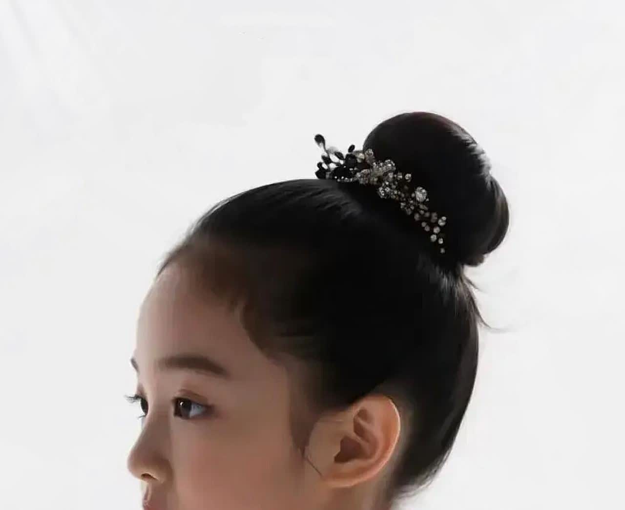 没想到邓超和孙俪的女儿小花居然长得这般好看，堪称是我见过的最美星二代！小