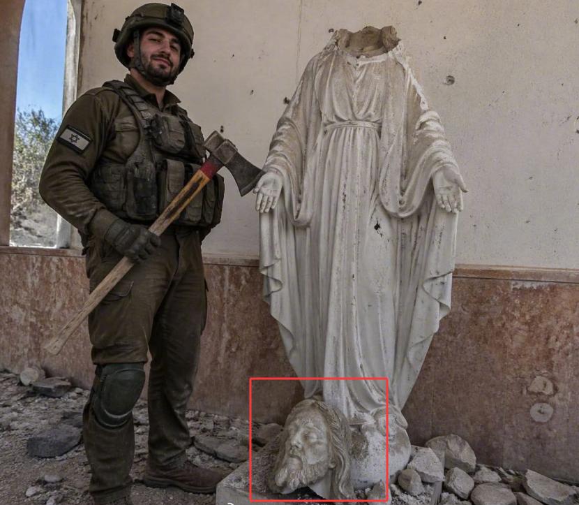 以色列士兵又斩首了耶稣的雕像！大家也知道，在基督教的传说当中，犹大出卖了耶稣