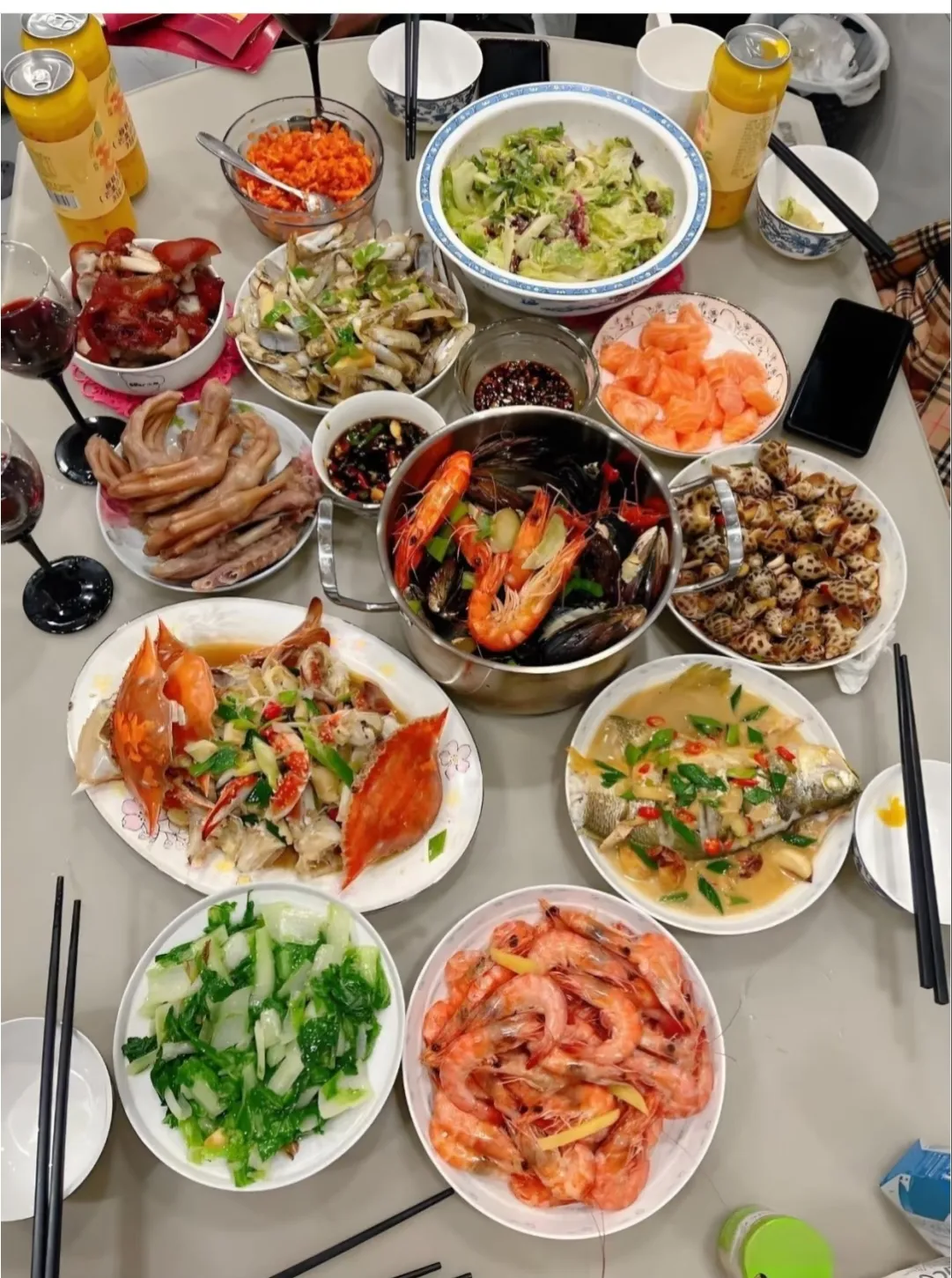 今天的午饭，海鲜盛宴，大快朵颐！
