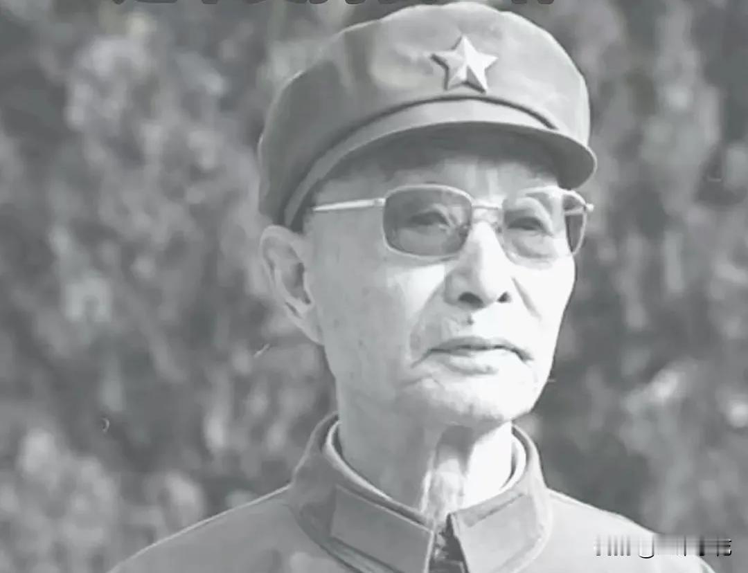 张爱萍去酒泉基地视察，突然瞧见几名战士的背包是斜挎着的，他凭经验判断：这里面肯定