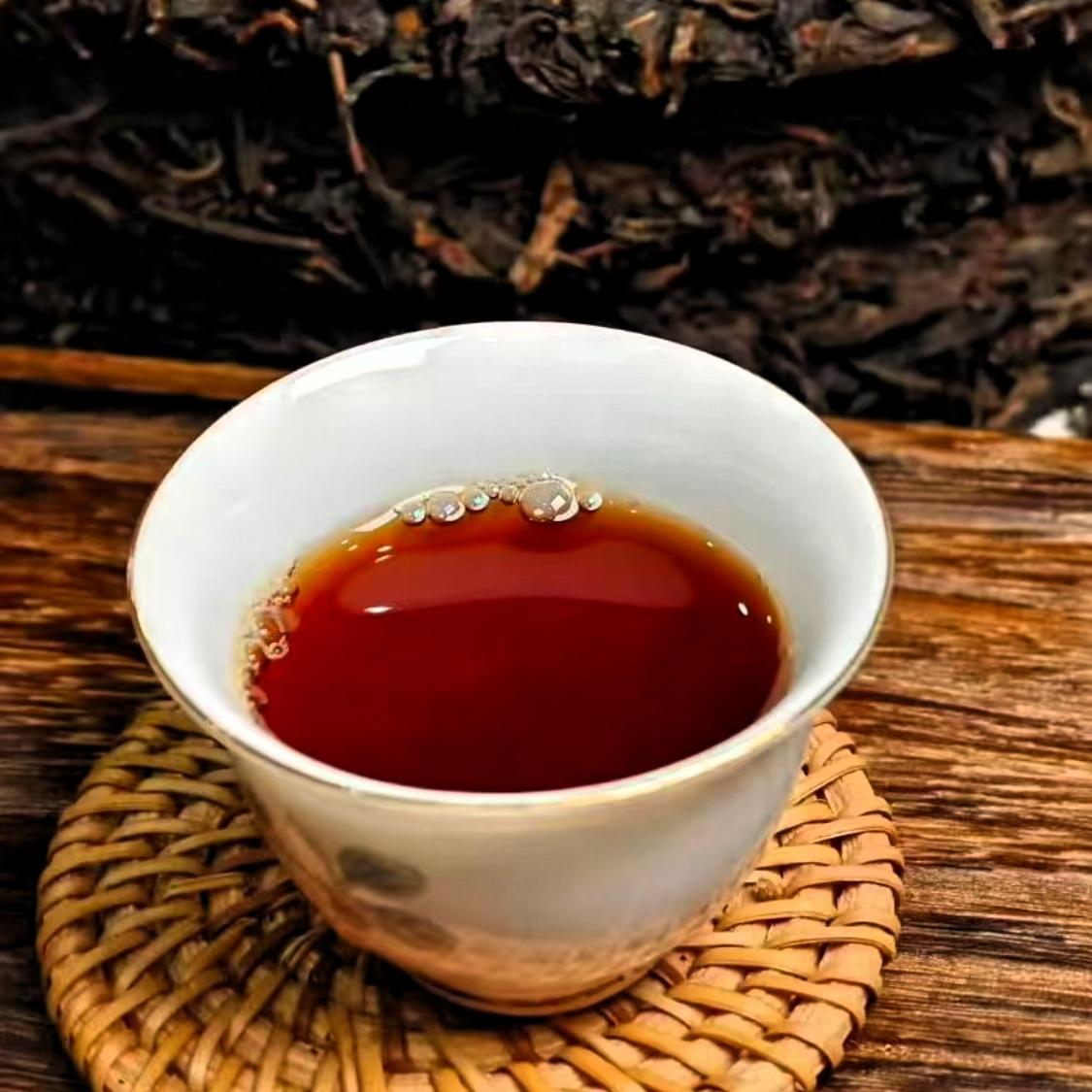 普洱茶为什么天生高级？因为普洱茶造不了假。香气可仿，韵味难造，普洱茶是喝韵的，从