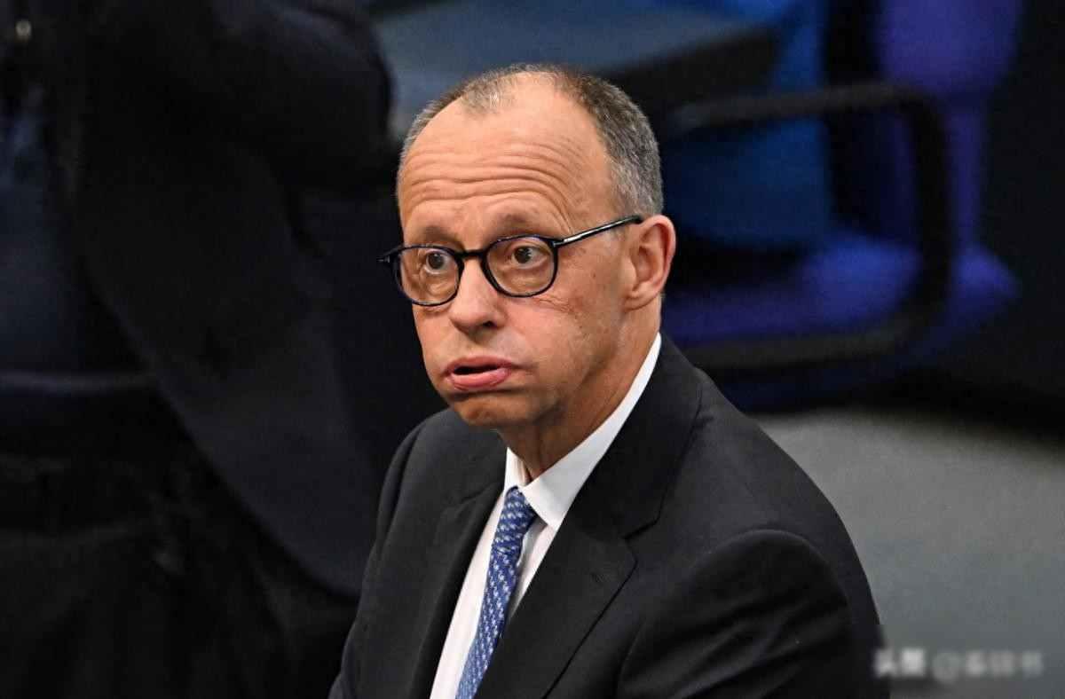 德国总理要来，美国在后院点火，欧洲只能低头找中国事情的起因要从加拿大说起，卡