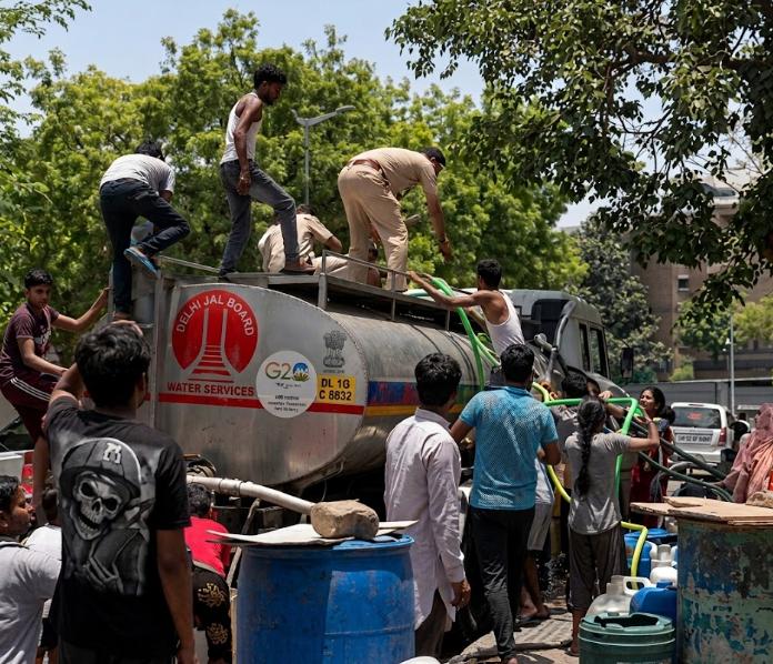 极端高温正迫使600万印度人加速移民在孟买高端社区，62%受访的居民表示：因近