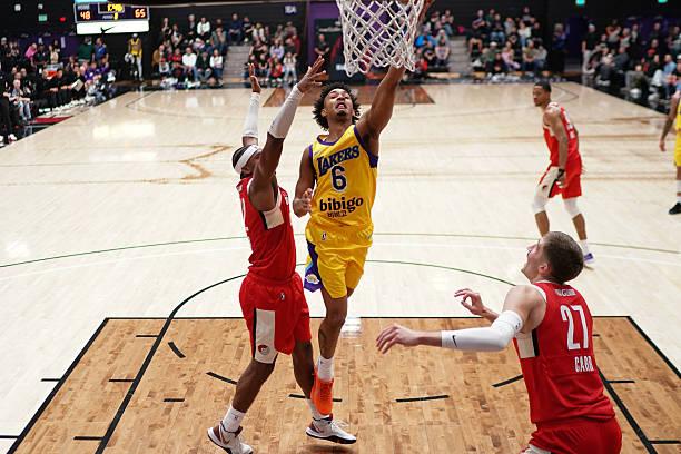 前老鹰首轮秀科比-巴夫金在NBA发展联盟代表湖人的下属球队南湾湖人对阵开拓者的下