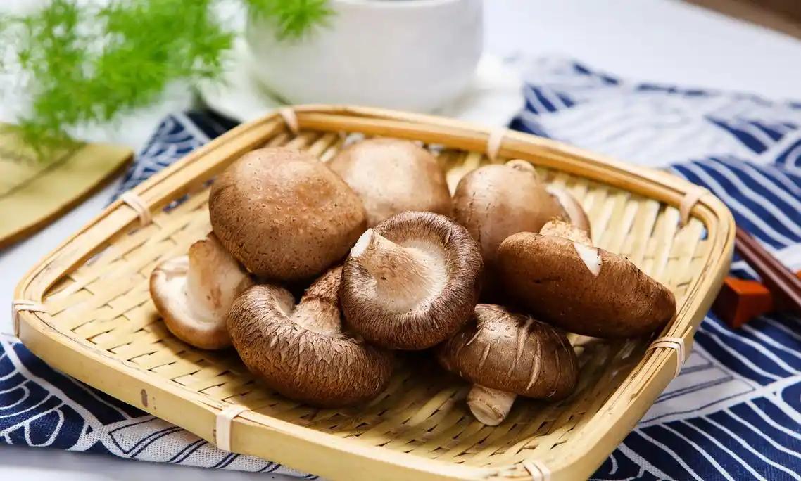 夏至吃饺子，这个馅是首选，清香爽口不油腻，一口一个太香了您有没有这样的困扰？