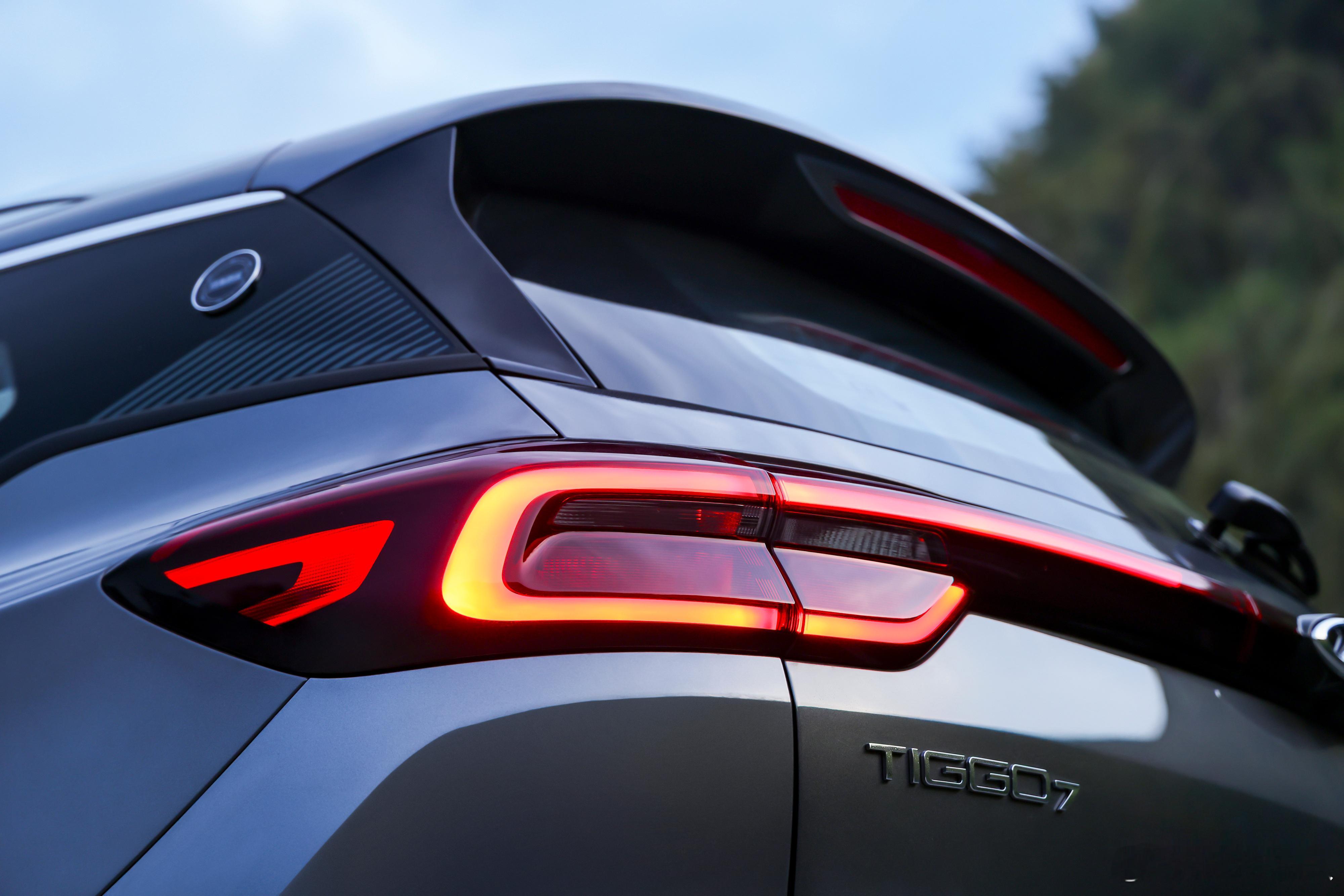 #瑞虎7#官降了，6.99万能买一台1.5T自动挡SUV，这个价放在几年前想都不敢想，现在都在内卷，