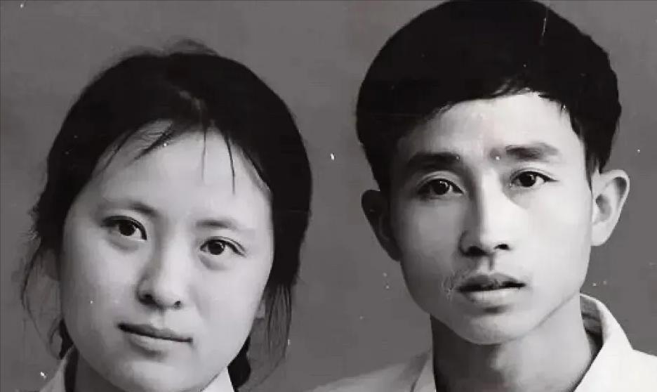 1974年，上海知青李华，为了报答救命之恩，做了队长的上门女婿，1980年，他在