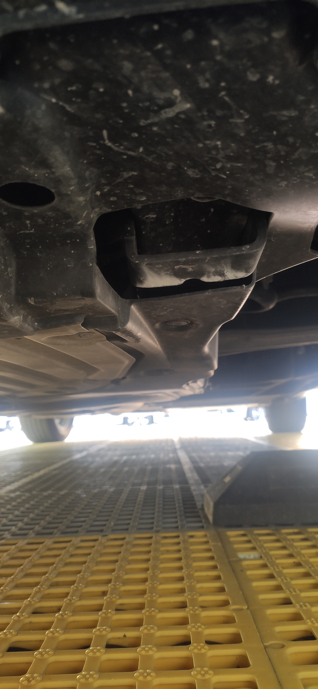 雅阁底盘真低今天下马路牙子的时候，铛的一声磕到前拖车钩位置了，也不知道有没有事