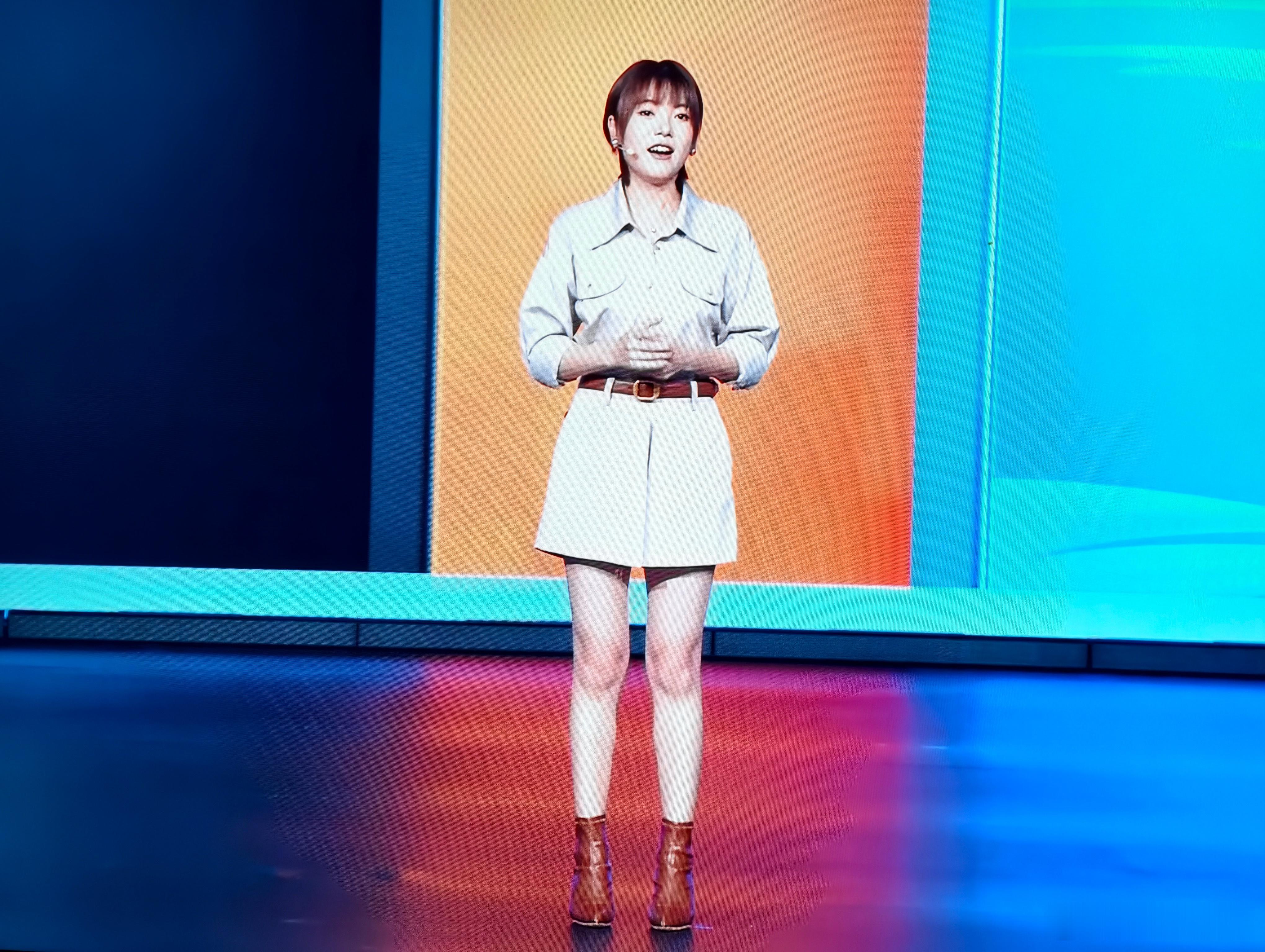 iQOONeo11iQOO的产品经理好漂亮!和手机的颜值一样优秀!旗舰质感: