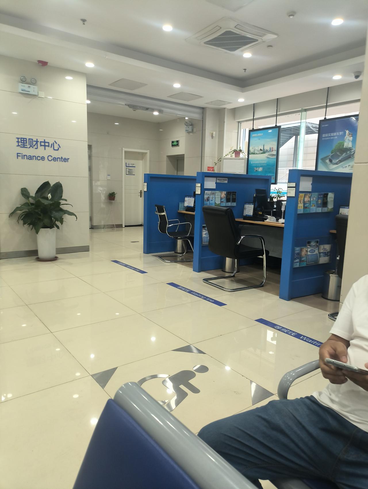 给全淄博市银行行长们提个建议。现在每个银行网点不管叫支行还是叫分理处，还是叫其