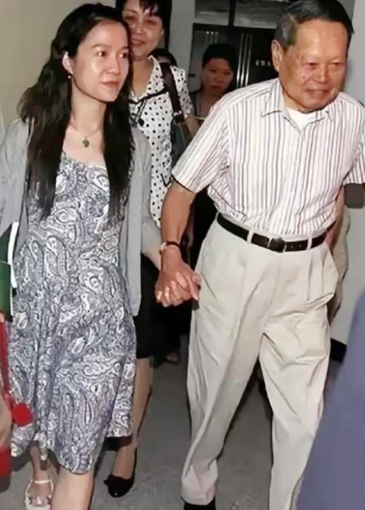 杨振宁活过百岁的真相：哪是单靠基因，这3点“人生智慧”才关键