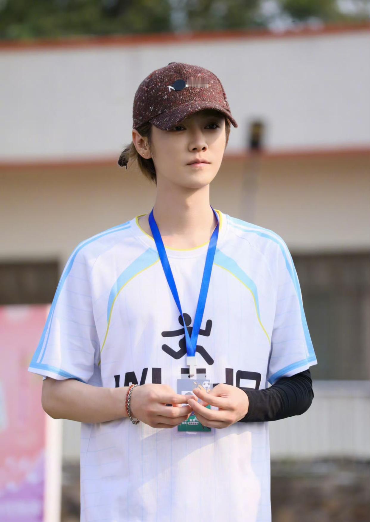 1.鹿晗前些年对自己的颜值很有自信，认为自己不做医美也可以，而且大部分时候都是素
