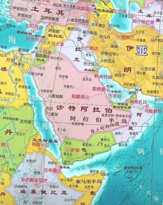 恶人先告状！中国海军052D护航舰队在红海实行护航任务、进行新型激光反无人机演习