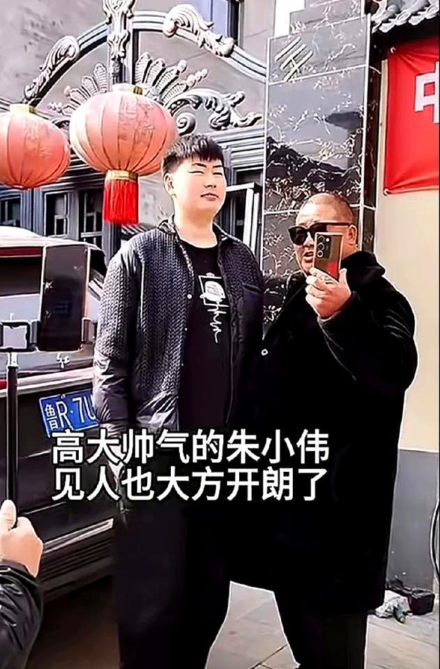 朱小伟甩掉50斤肥肉，眼神狠到能盯穿你屏幕——这哥们儿以前可是连自己都管不住。