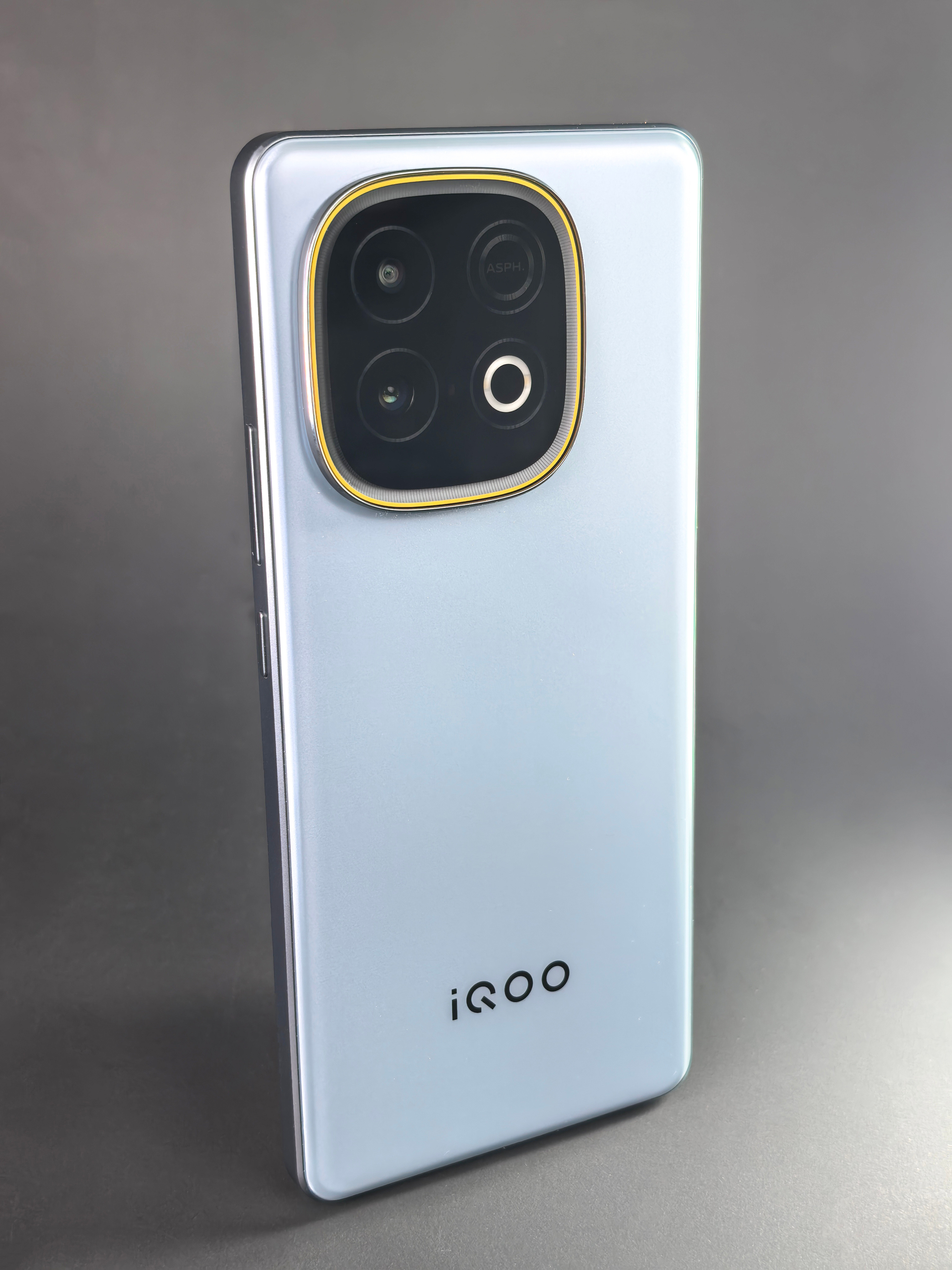 有了iQOOZ10Turbo+三个月了，两个点最戳我。一是7K冰穹VC散热，图书