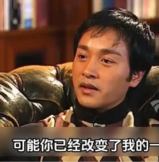 2001年，香港有线电视台的录影棚里，毛舜筠坐在主持人的位置上，对面是她请来的嘉宾张国荣。两人相识二