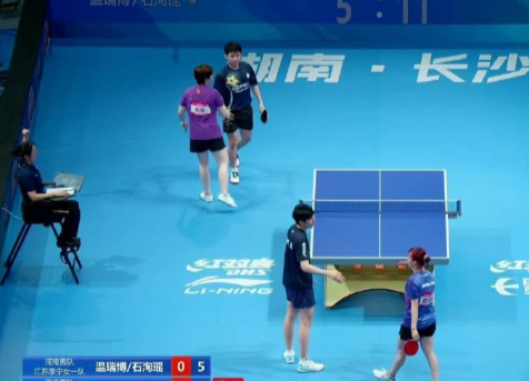 全锦赛混双半决赛，动漫组合林诗栋、蒯曼以3-0零封对手顺利闯入决赛。久未搭档