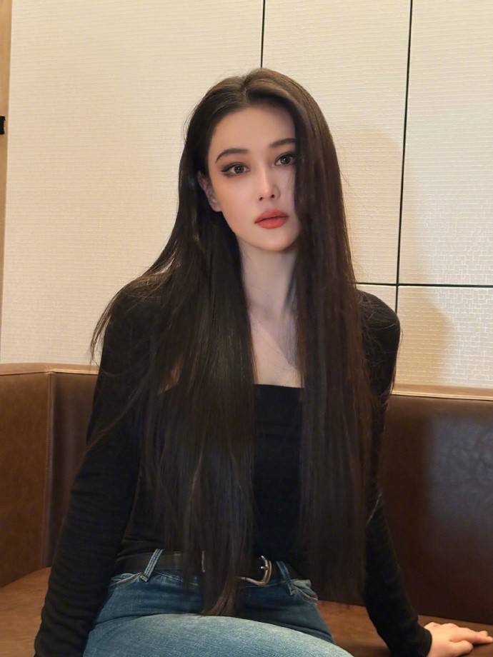 张馨予公开表示自己也觉得像布偶猫，灵动眼神与布偶猫的娇憨感相近，这种自我认知让形